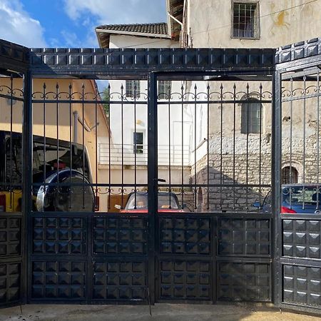 Yuri Guest House Gjirokaster Bagian luar foto