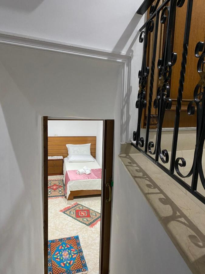 Yuri Guest House Gjirokaster Bagian luar foto