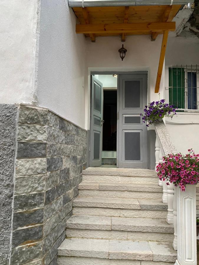 Yuri Guest House Gjirokaster Bagian luar foto