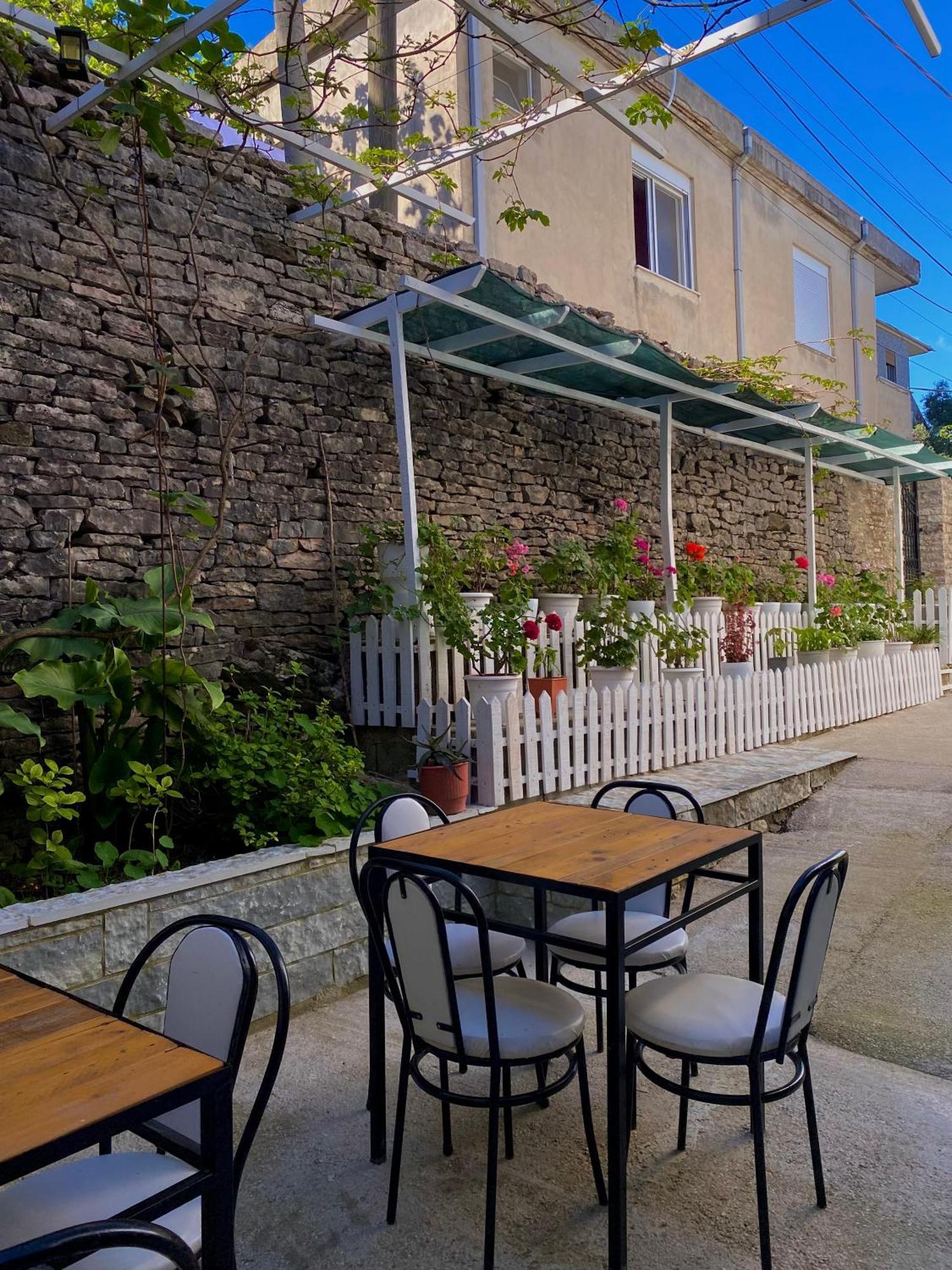 Yuri Guest House Gjirokaster Bagian luar foto