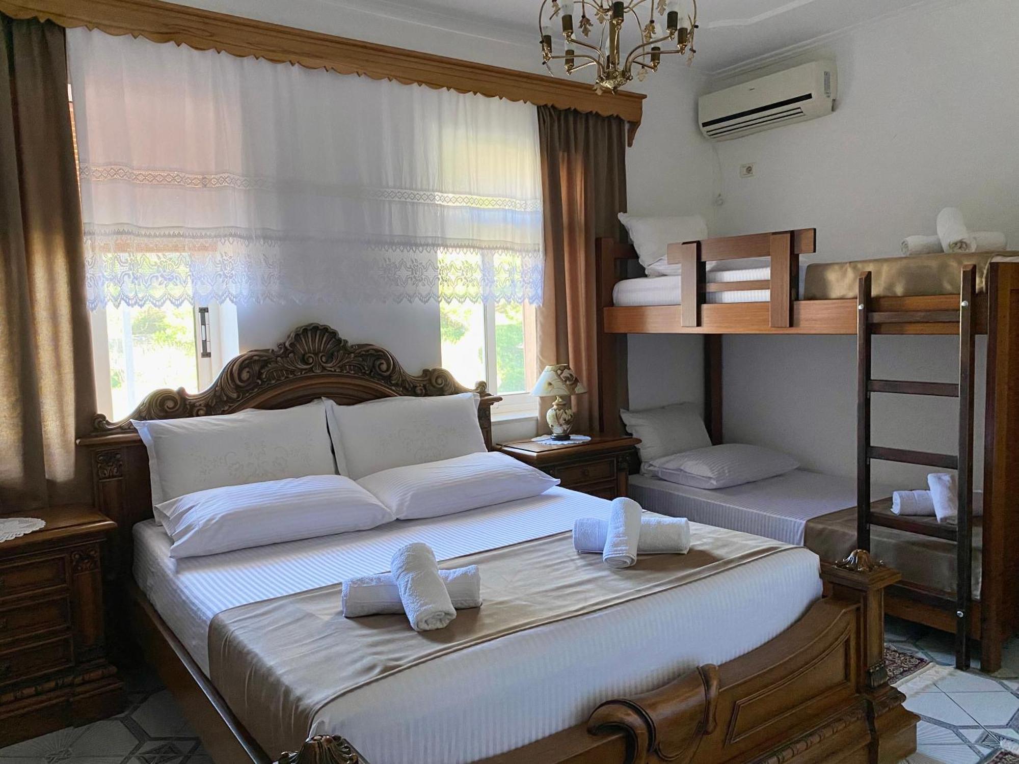 Yuri Guest House Gjirokaster Bagian luar foto