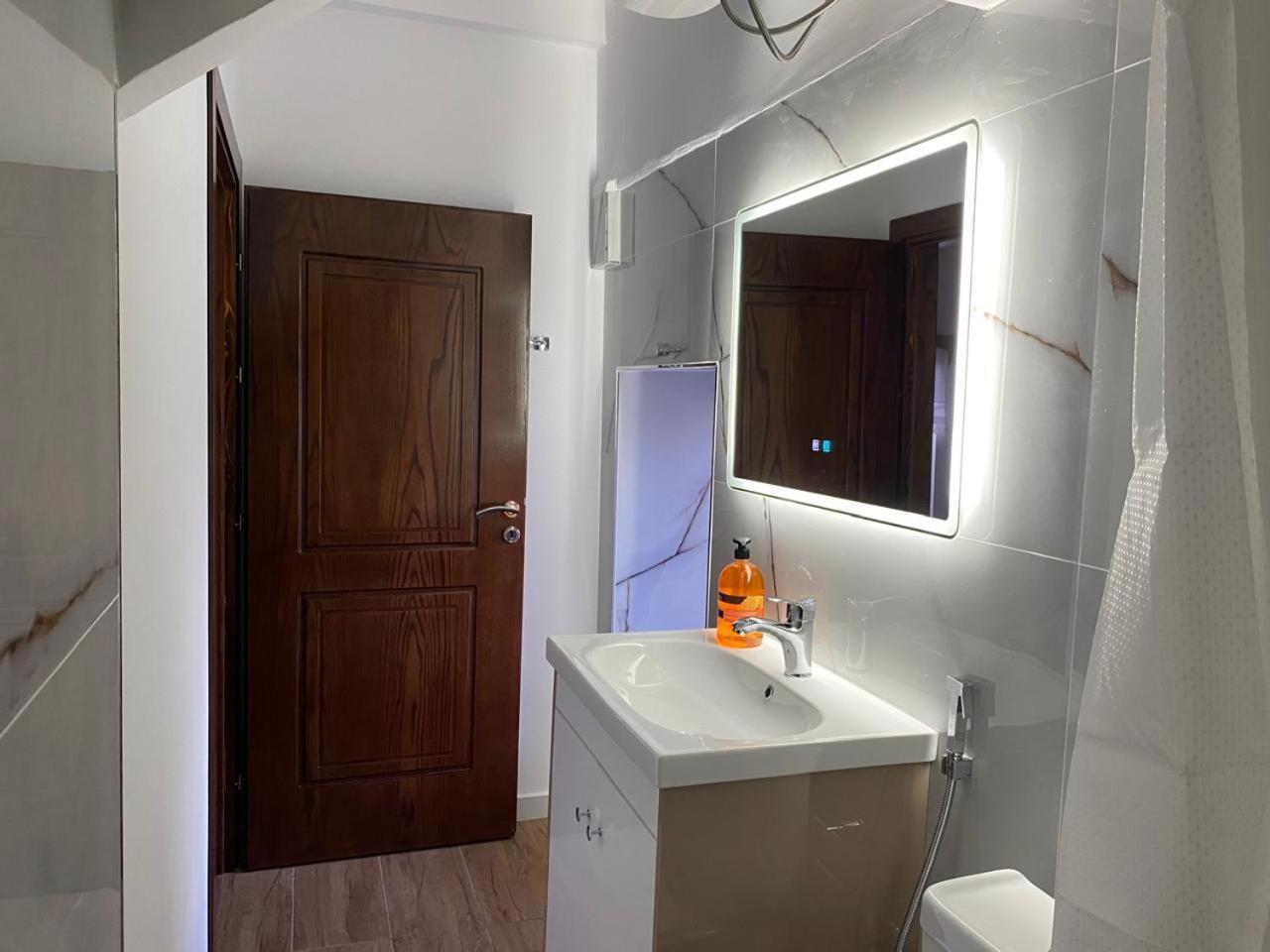 Yuri Guest House Gjirokaster Bagian luar foto
