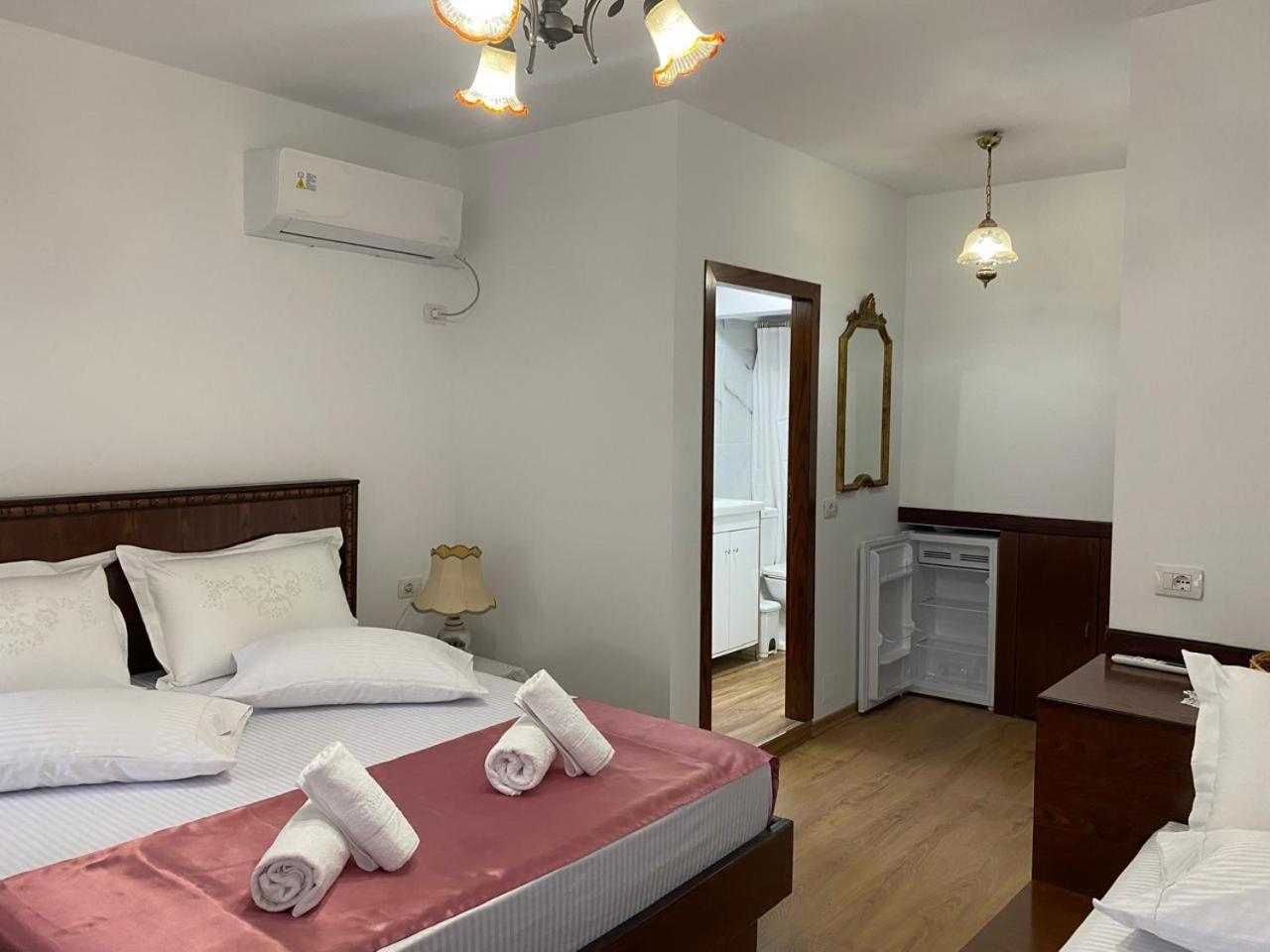 Yuri Guest House Gjirokaster Bagian luar foto