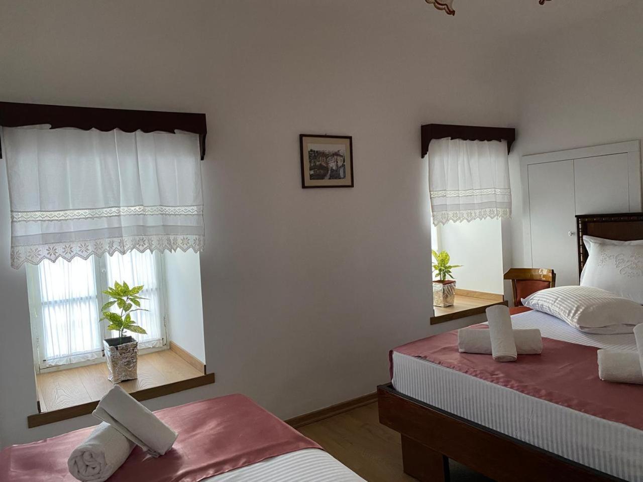 Yuri Guest House Gjirokaster Bagian luar foto