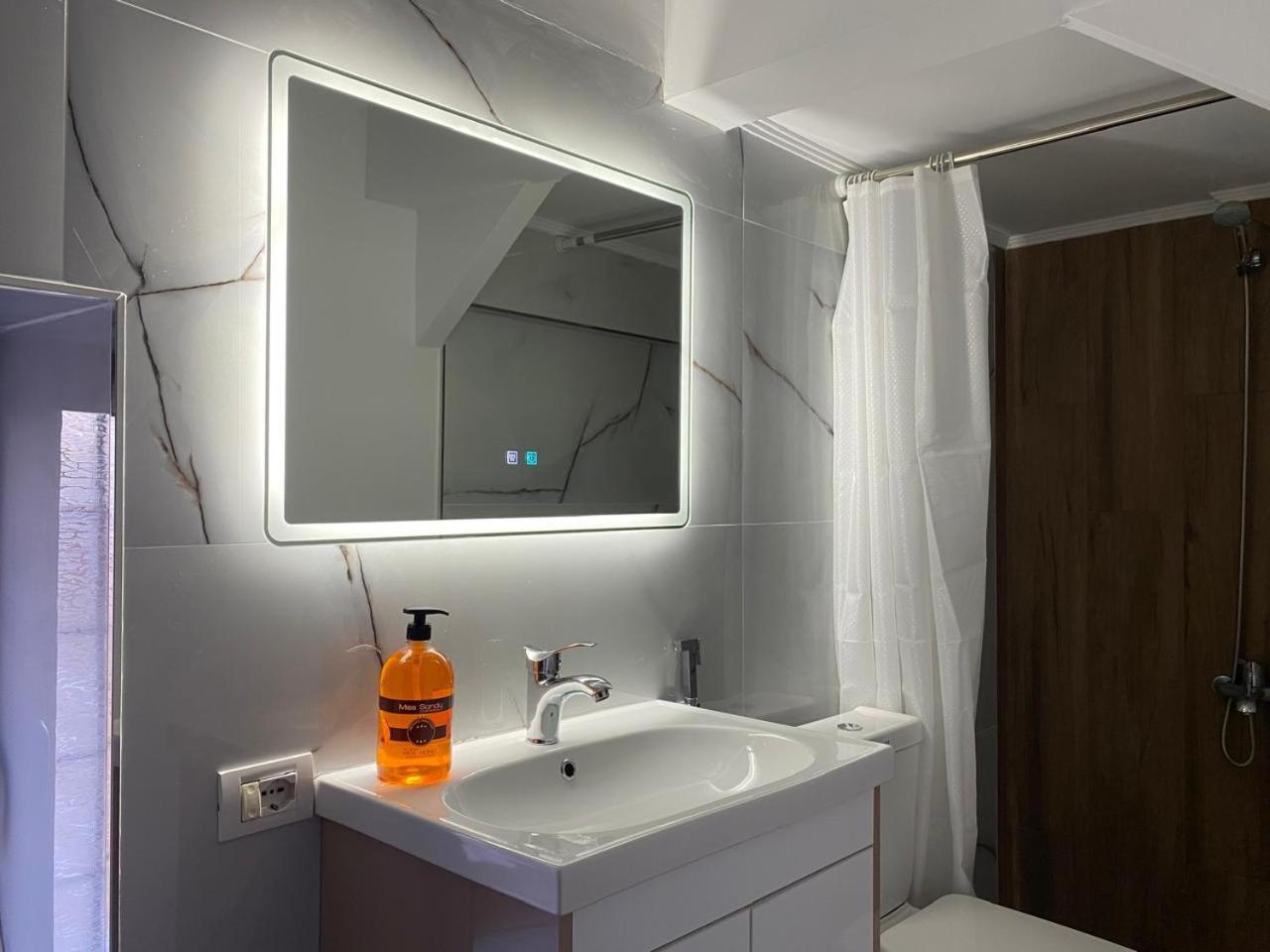 Yuri Guest House Gjirokaster Bagian luar foto