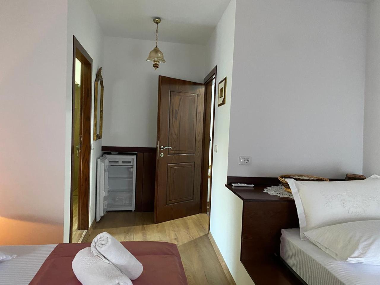Yuri Guest House Gjirokaster Bagian luar foto