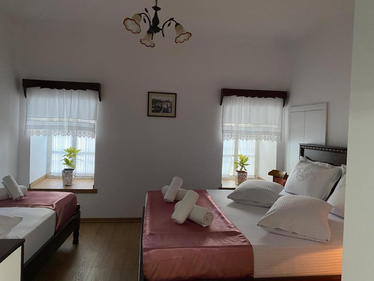 Yuri Guest House Gjirokaster Bagian luar foto