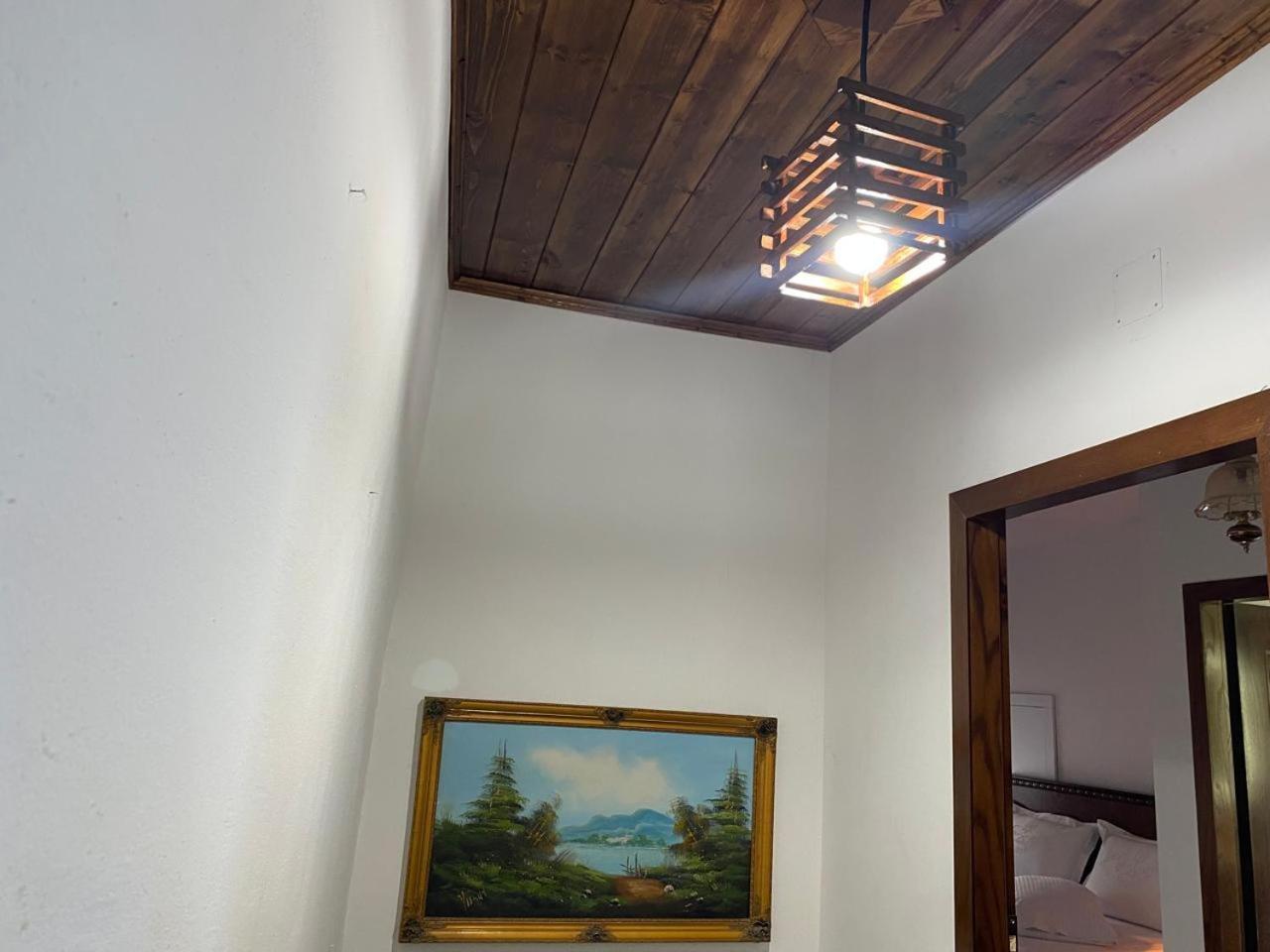 Yuri Guest House Gjirokaster Bagian luar foto