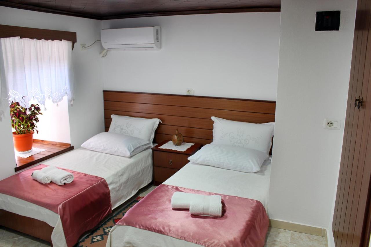 Yuri Guest House Gjirokaster Bagian luar foto