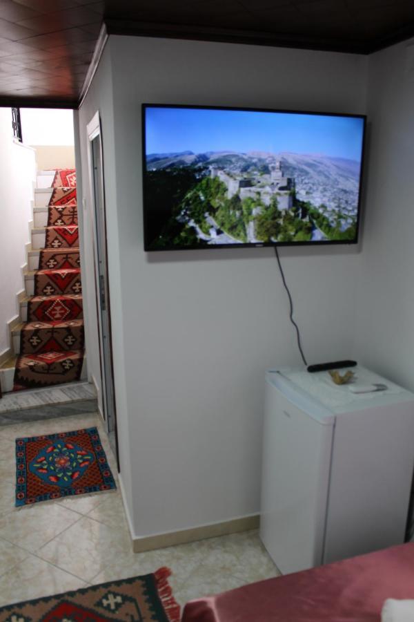 Yuri Guest House Gjirokaster Bagian luar foto